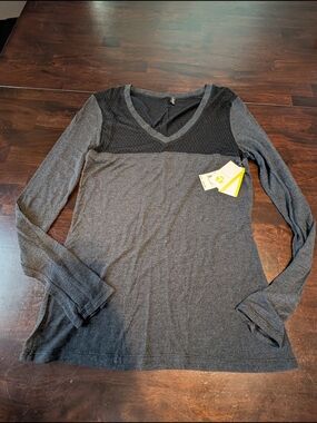 Trina Turk Recreation Grey Long-Sleeve V-Neck Top with Black Yoke, M, NWT